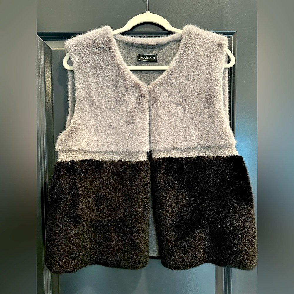 NWOT! Madison 88 Faux Fur Vest